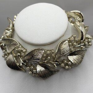 Lisner Bracelet Size 7 Leaf & Flower & Berries Seed Pod Textured Silvery-Gold